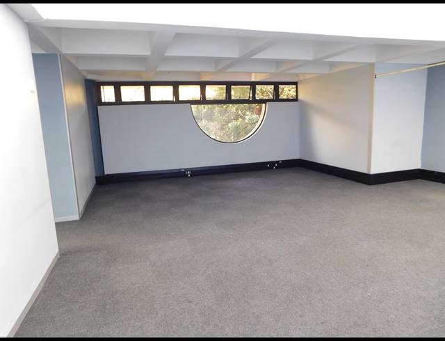 163M² OFFICE TO LET IN FERNDALE
